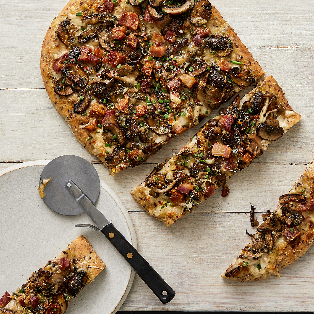 MUSHROOM PANCETTA QUINOA PIZZA